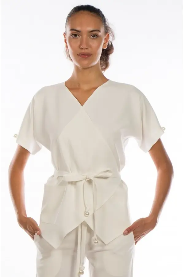 Bluza medicala petrecuta alba ecru