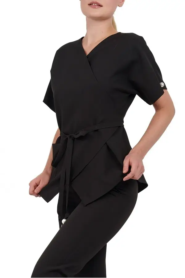 Uniforma medicala dama, Laura Olteanu, bluza petrecuta-pantaloni, rosu