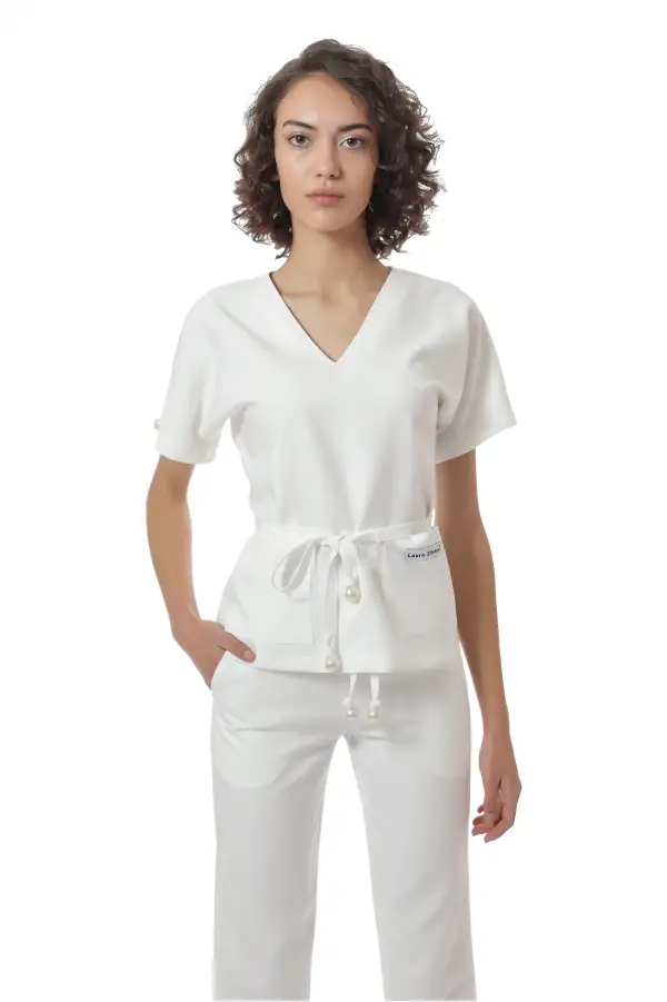 Uniforma medicala dama, Laura Olteanu, bluza-pantalon, alb ecru