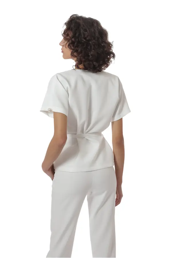 Uniforma medicala dama, Laura Olteanu, bluza-pantalon, alb ecru